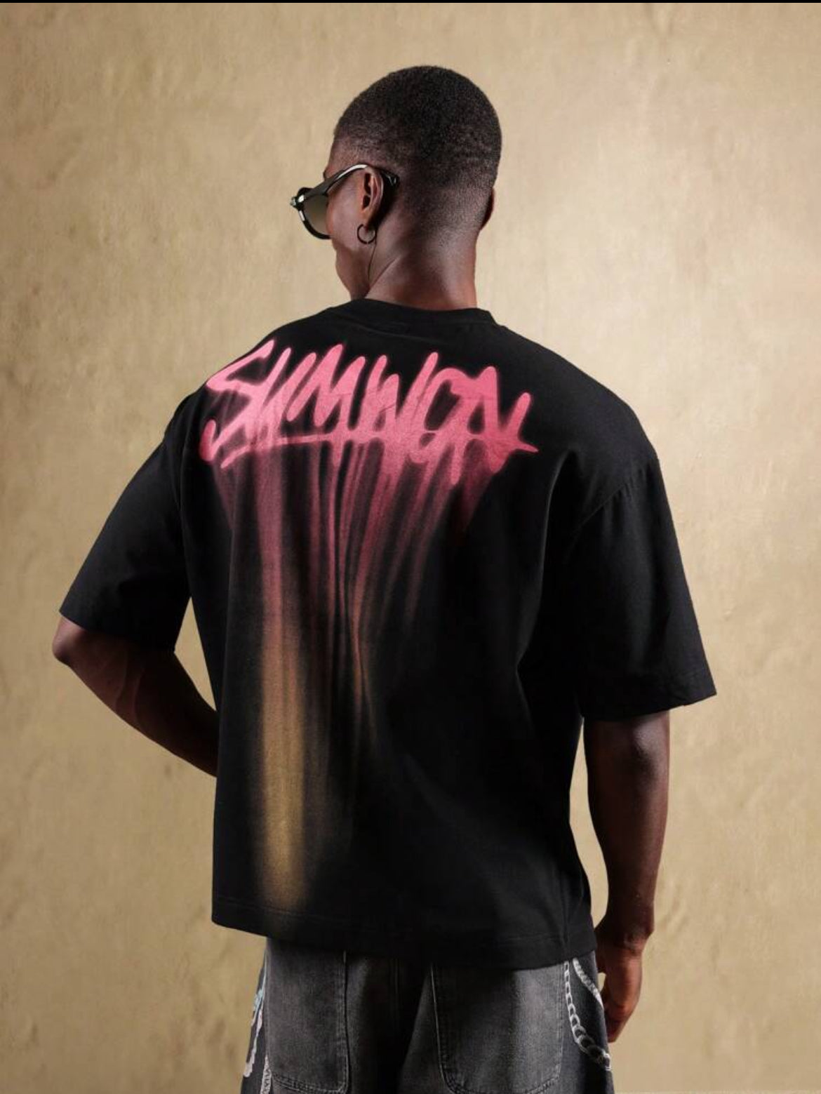 Sumwon Pink Shadow Letter Black T-Shirt